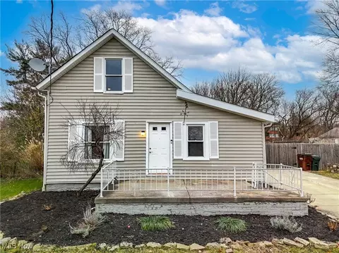 7773 York Rd, Parma, OH 44130