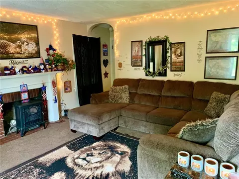 808 17th St NE, Canton, OH 44714 photo 4