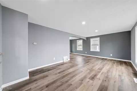128 Pasadena Ave, Elyria, OH 44035 photo 5