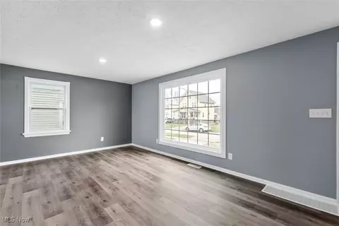128 Pasadena Ave, Elyria, OH 44035 photo 6