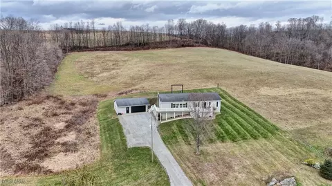 9715 Walnut Creek Bottom Rd NW, Dundee, OH 44624