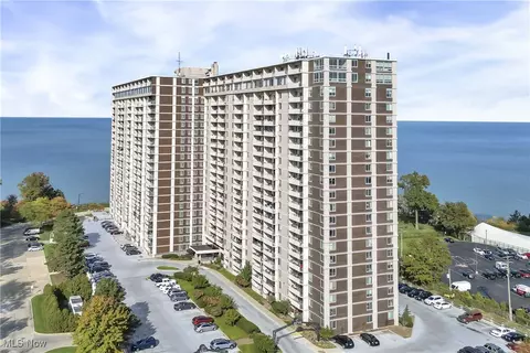 12900 Lake Ave #910, Lakewood, OH 44107