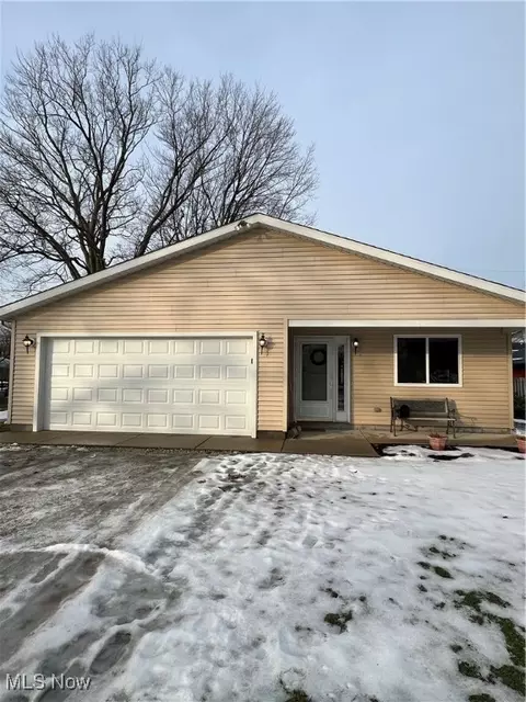 1216 Argyle Dr, Madison, OH 44057