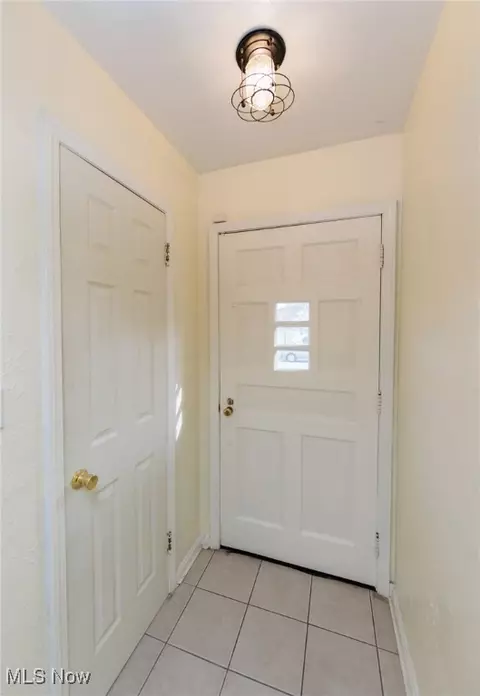 434 E 275th St, Euclid, OH 44132 photo 2