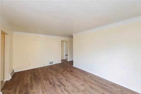 434 E 275th St, Euclid, OH 44132 photo 5