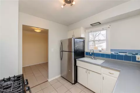 434 E 275th St, Euclid, OH 44132 photo 11