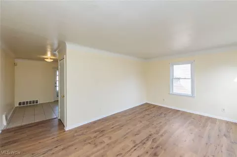 434 E 275th St, Euclid, OH 44132 photo 6