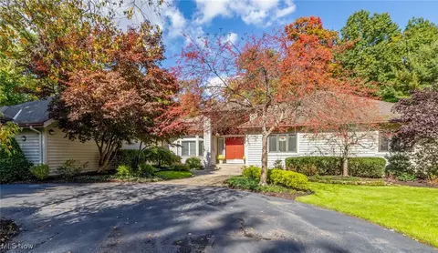 95 Cableknoll Ln, Moreland Hills, OH 44022