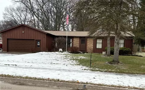 170 Guise Park Dr, Munroe Falls, OH 44262
