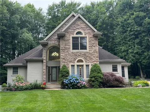 11195 Spiceberry Cir, Chagrin Falls, OH 44023
