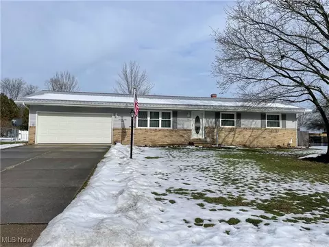7950 Zupancic Dr, Garrettsville, OH 44231