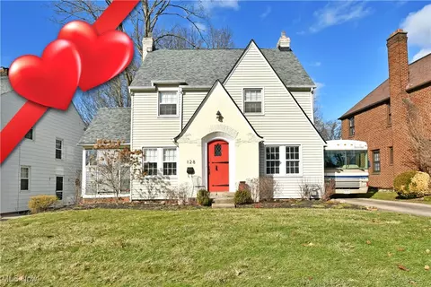 128 Ridgewood Dr, Youngstown, OH 44512