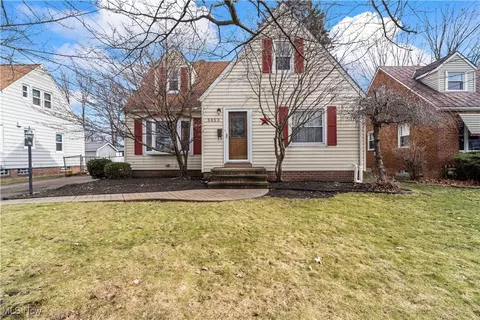 5853 W 54th St, Parma, OH 44129
