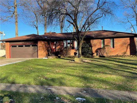 1114 Birchtree St, Louisville, OH 44641