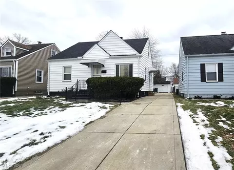 14500 Kennerdown Ave, Maple Heights, OH 44137 photo 2