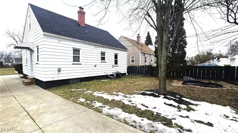 14500 Kennerdown Ave, Maple Heights, OH 44137 photo 3