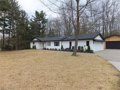 8826 Washington St, Chagrin Falls, OH 44023