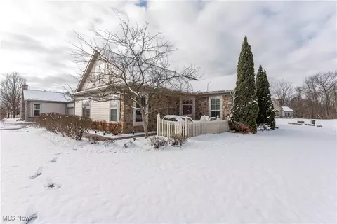 306 Sandover Dr, Aurora, OH 44202