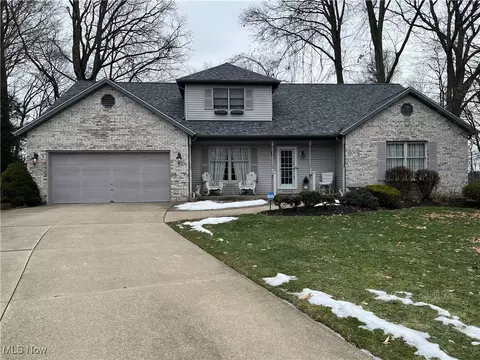 6940 Chadbourne Dr, Valley View, OH 44125
