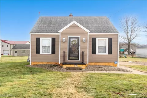 9332 Chestnut Ave SE, East Sparta, OH 44626