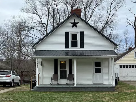 5390 Johnathan Dr, Zanesville, OH 43701
