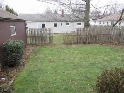 237 E Boxwood Ave, Akron, OH 44301 photo 2