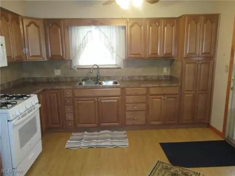 237 E Boxwood Ave, Akron, OH 44301 photo 5