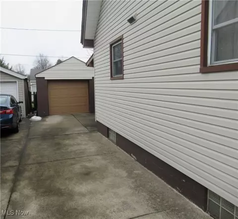 237 E Boxwood Ave, Akron, OH 44301 photo 7