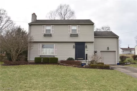 2480 Skywae Dr, Youngstown, OH 44511