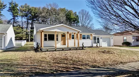 811 Oak St NW, New Philadelphia, OH 44663