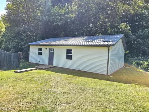 23605 County Road 93, Fresno, OH 43824