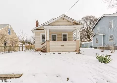 789 Sarcee Ave, Akron, OH 44305