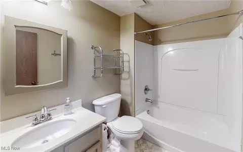 6956 Eastham Cir NW, Canton, OH 44708 photo 29