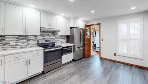 6956 Eastham Cir NW, Canton, OH 44708 photo 4