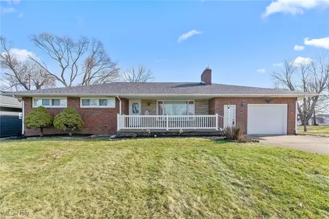 554 Neoka Dr, Campbell, OH 44405