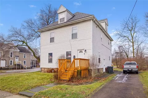 64 S Adolph, Akron, OH 44304