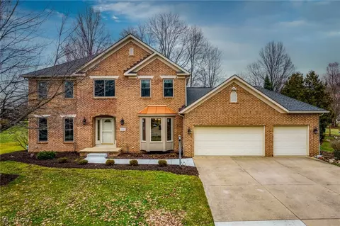 723 Berwick Ct, Copley, OH 44321