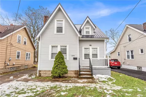 18740 Raymond St, Maple Heights, OH 44137