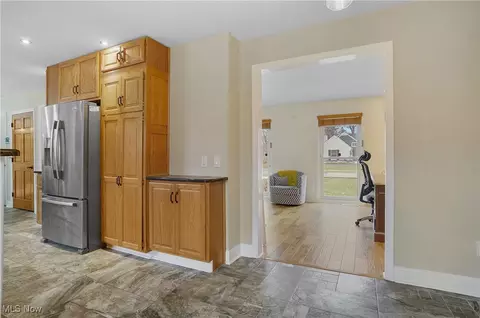 Entry Way - 591 Treeside Dr, Stow, OH 44224 photo 2 of 2