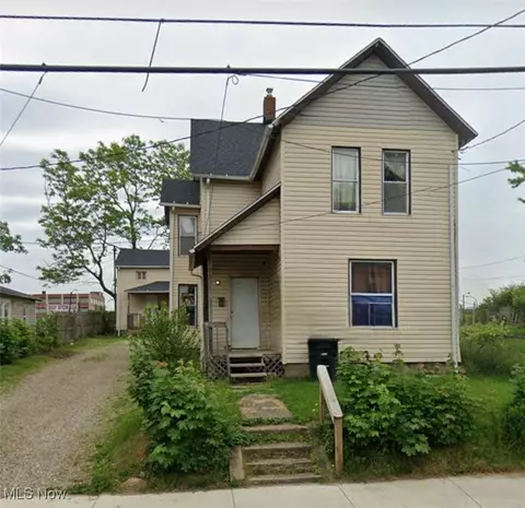 1055-1057 Yale St, Akron, OH 44301