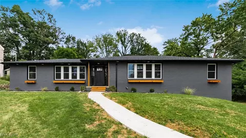 1222 Edwards Ln, Zanesville, OH 43701