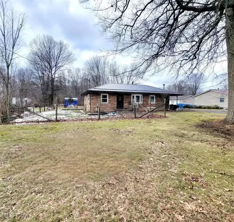 10303 Newell Ledge Rd, Garrettsville, OH 44231