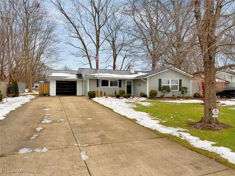 68 Raymond Dr, Geneva, OH 44041