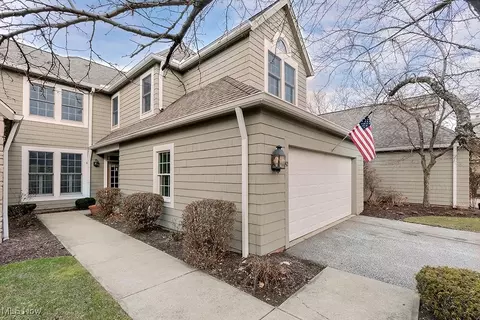 42 Haskell Dr, Bratenahl, OH 44108