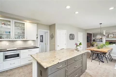731 Berwick Ct, Copley, OH 44321 photo 7