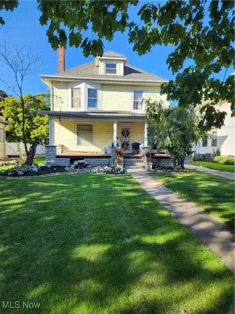 525 E 2nd St, Port Clinton, OH 43452