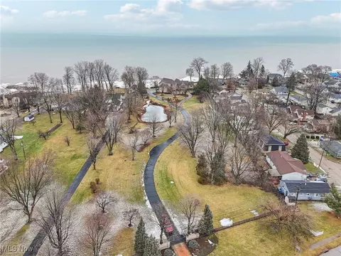 14111 W Lake Rd, Vermilion, OH 44089