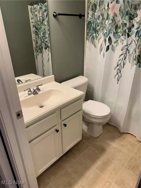 Bath - 107 Fallingwater Dr, Elyria, OH 44035 photo 2 of 3