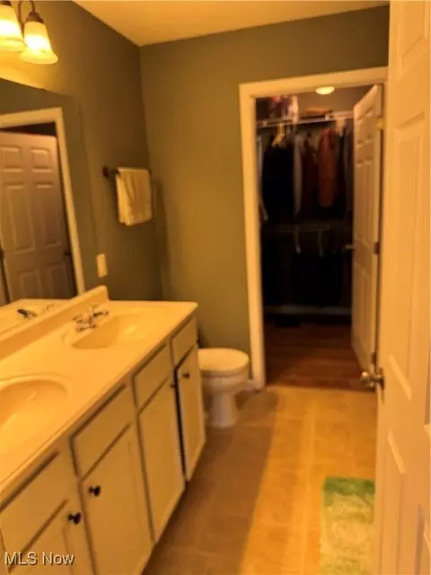 Entry Way - 107 Fallingwater Dr, Elyria, OH 44035 photo 5 of 5