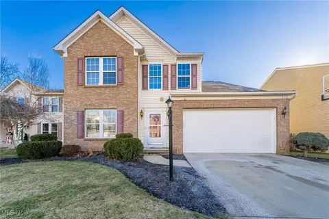 8534 Bentley Dr, Olmsted Twp, OH 44138